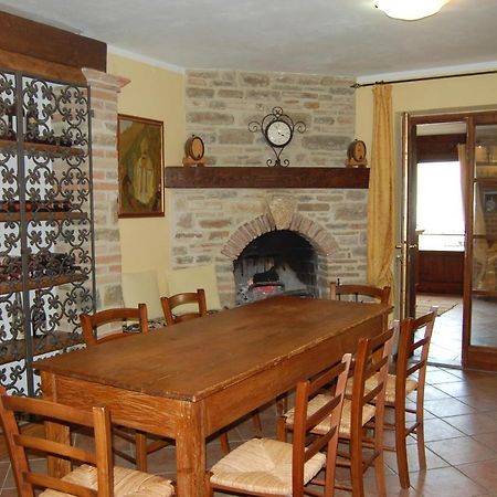 Agriturismo Countryhouse Le Giare 古比奥 外观 照片