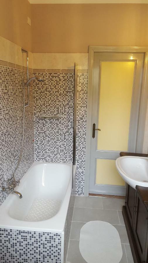 Agriturismo Countryhouse Le Giare 古比奥 外观 照片