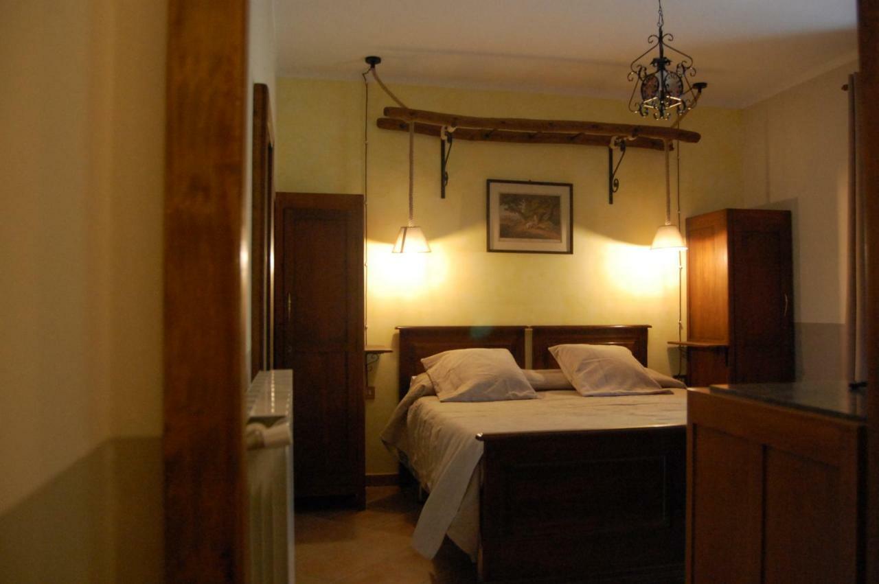 Agriturismo Countryhouse Le Giare 古比奥 外观 照片