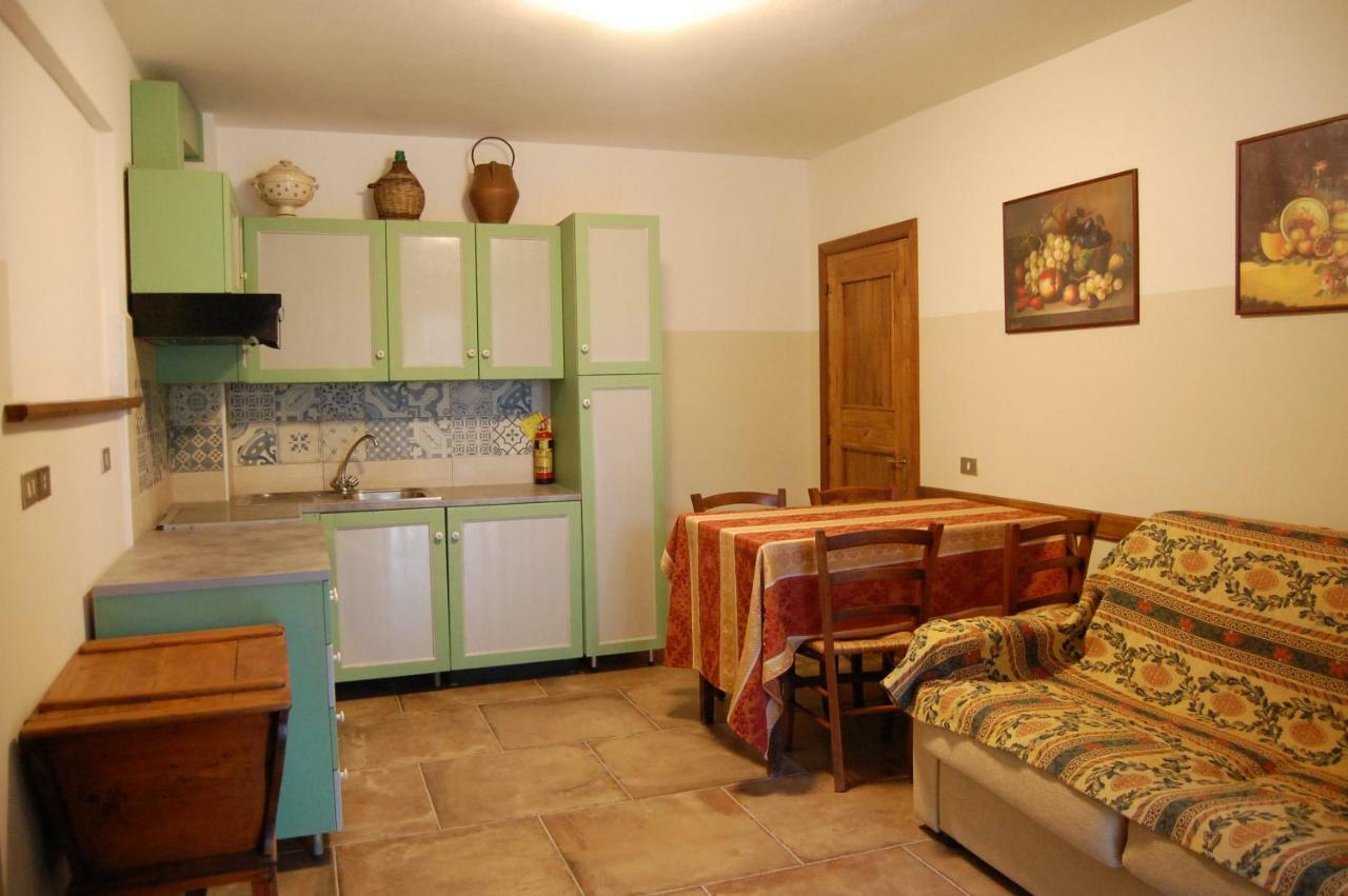 Agriturismo Countryhouse Le Giare 古比奥 外观 照片