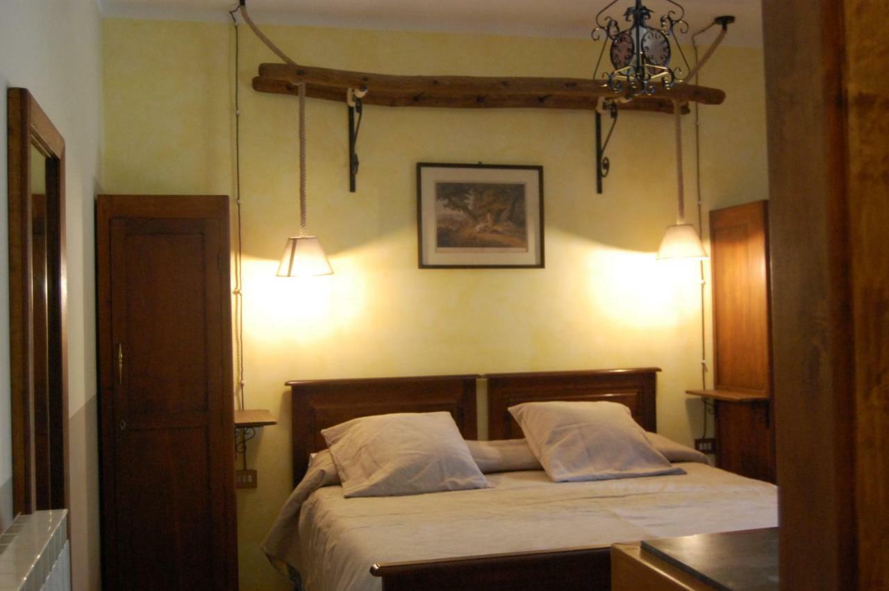 Agriturismo Countryhouse Le Giare 古比奥 外观 照片