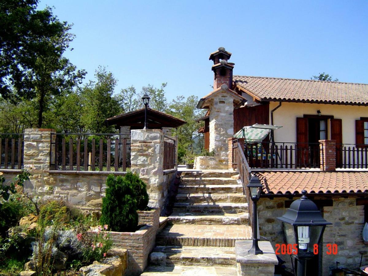 Agriturismo Countryhouse Le Giare 古比奥 外观 照片