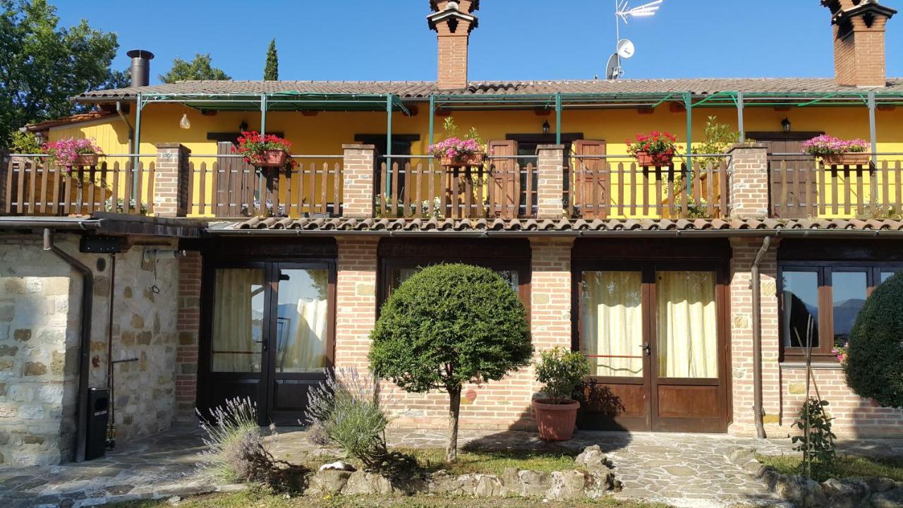 Agriturismo Countryhouse Le Giare 古比奥 外观 照片