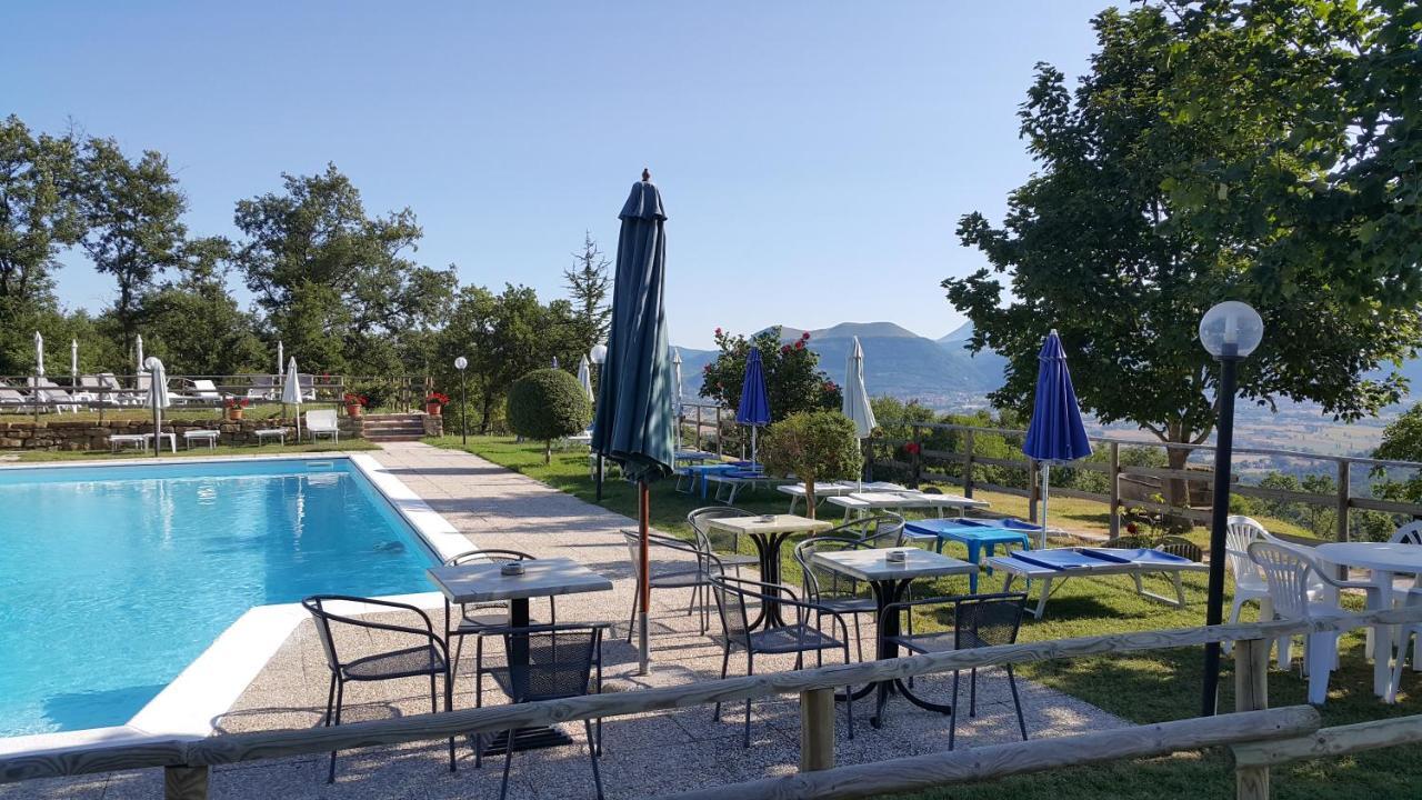 Agriturismo Countryhouse Le Giare 古比奥 外观 照片