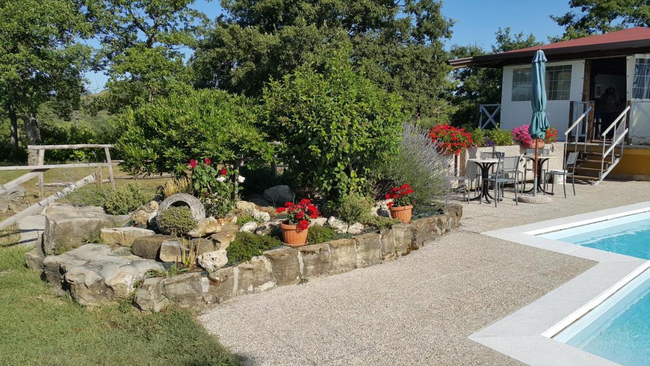 Agriturismo Countryhouse Le Giare 古比奥 外观 照片