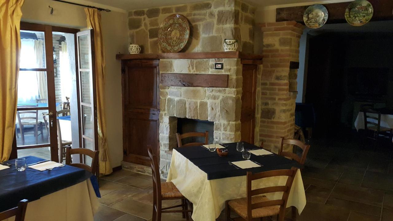 Agriturismo Countryhouse Le Giare 古比奥 外观 照片